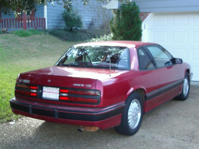 Back 3/4 view of Buick